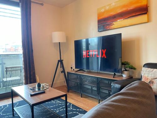 Central Birmingham Apartment with Balcony & Netflix photo 67