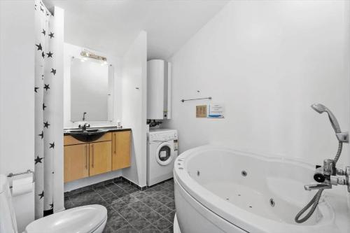 Ένα μπάνιο στο 366-Hvide-Sande-Anker-Eskildsens-Vej-5-F