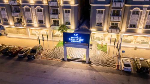 a building with cars parked in front of it at Sumou Hotel Al Khobar in Al Khobar