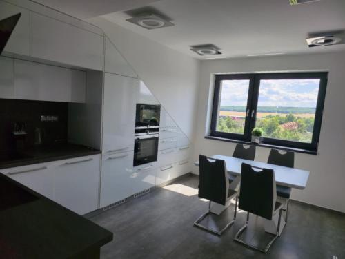 Φωτογραφία από το άλμπουμ του Apartman 3 kk, Moto GP 5min, garáž σε Veselka