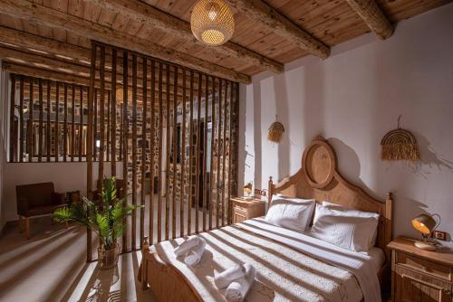 Кровать или кровати в номере Balsamico Traditional Suites