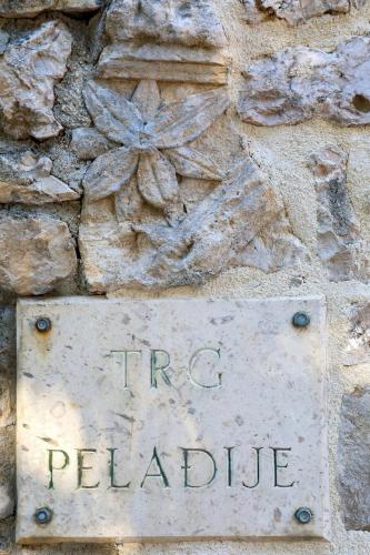 Holiday house Stone flower