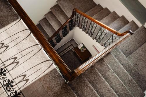 an overhead view of a staircase with a mirror at Mugello Hostel in SantʼAgata
