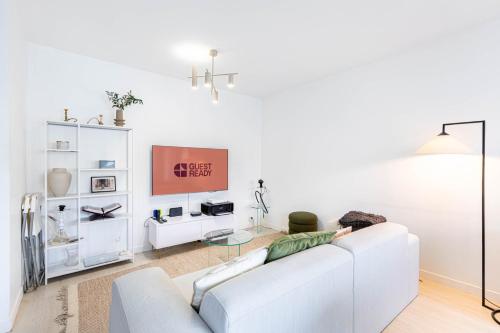 GuestReady - Chic Retreat with Balcony for 2