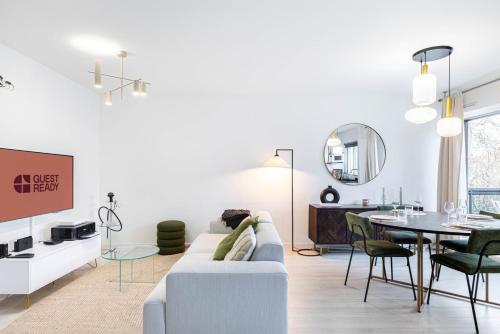 GuestReady - Chic Retreat with Balcony for 2