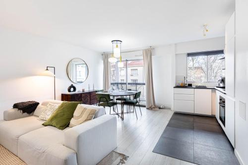 GuestReady - Chic Retreat with Balcony for 2