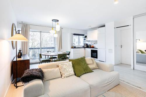 GuestReady - Chic Retreat with Balcony for 2