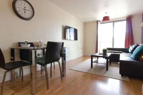 Central Birmingham Apartment with Balcony & Netflix photo 6