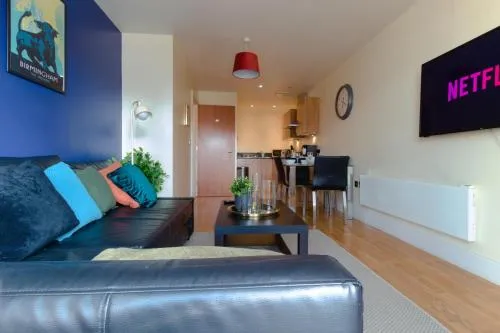 Central Birmingham Apartment with Balcony & Netflix photo 5