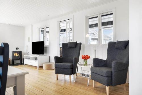a living room with two chairs and a tv at 350-Hvide-Sande-Fyrmarken-12 in Hvide Sande