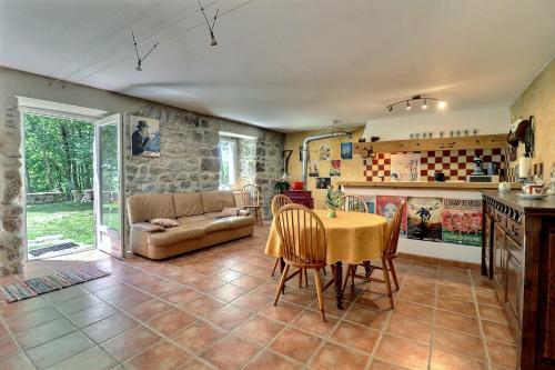 Φωτογραφία από το άλμπουμ του joli gîte entre le lac d'Issarles et le Mt gerbier σε Cros-de-Géorand