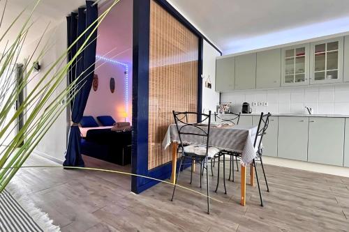 Cosy flat 500 m from the beach with swimming pools and tennis court