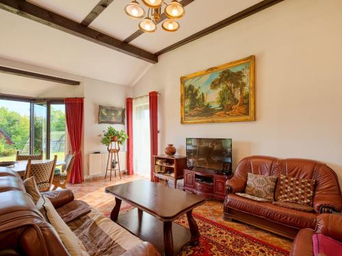 Ruang duduk di Holiday Home Trzy Brzozy by Interhome