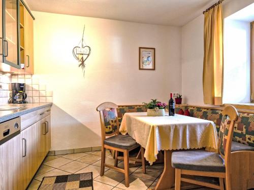 Dapur atau dapur kecil di Apartment Lueg ins Land by Interhome