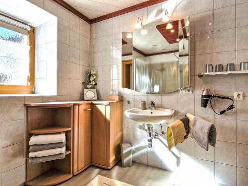 Bilik mandi di Apartment Lueg ins Land by Interhome