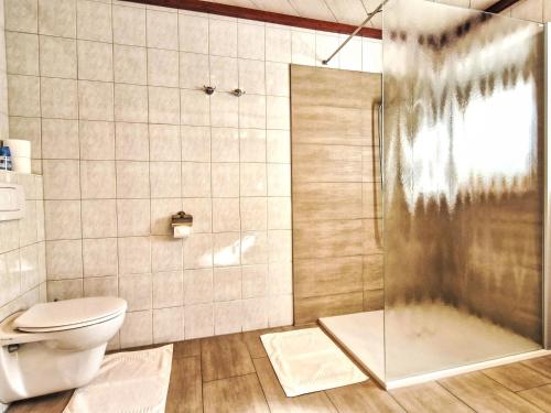 Bilik mandi di Apartment Lueg ins Land by Interhome
