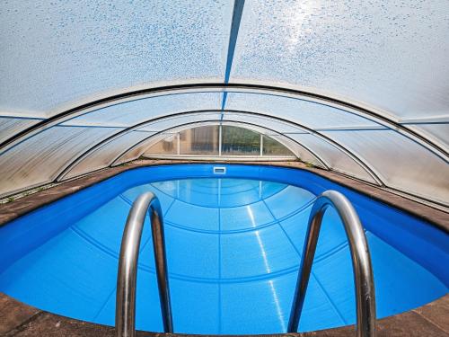 Bazén v ubytování Holiday Home Dolníky u Trutnova by Interhome nebo v jeho okolí