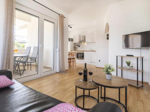 Kuchyňa alebo kuchynka v ubytovaní Apartment Anđa-4 by Interhome