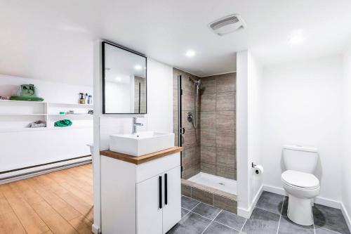 Koupelna v ubytování Stylish 6-BR House close to DT with free parking