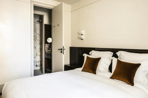 Mondovi Luxury Suites photo 23