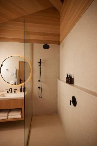 Un baño de Natures Channel at Dimensions - Cabin Twelve