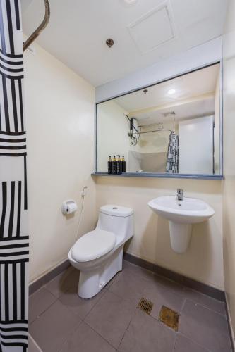 Koupelna v ubytování Virgo Nest Rentals - Avida Riala IT Park - City View