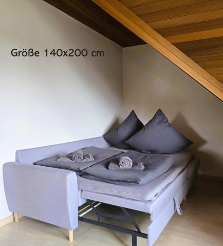 a bed with two roses on it in a room at Küstenschwalbe in Wendtorf