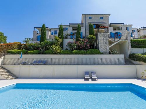 Bazén v ubytování Holiday Home Veronica by Interhome nebo v jeho okolí