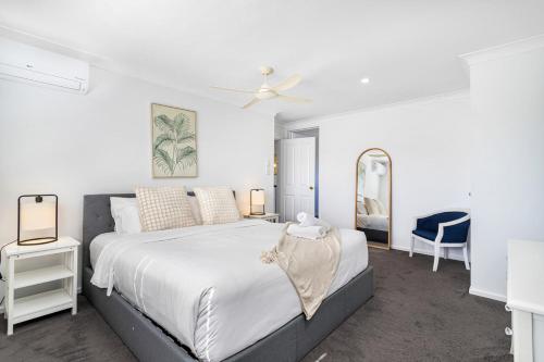 Ένα ή περισσότερα κρεβάτια σε δωμάτιο στο Golden Palms Pool House