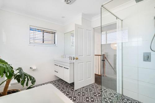 Ένα μπάνιο στο Golden Palms Pool House