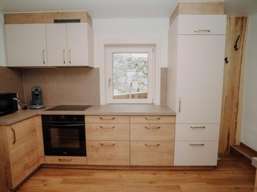 Kuchyň nebo kuchyňský kout v ubytování Apartment Furrach by Interhome