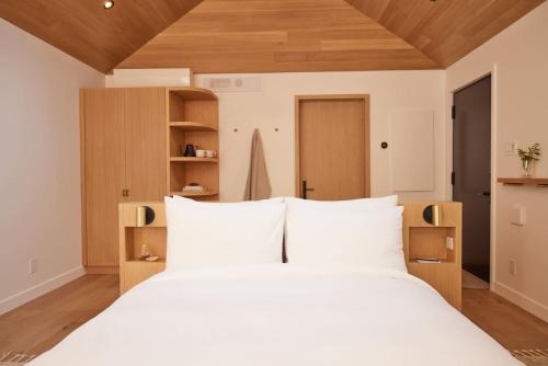 Cama o camas de una habitación en Pause. Reflect. at Dimensions - Cabin Nine