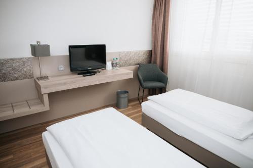 TV a/nebo společenská místnost v ubytování Feringapark Hotel Unterföhring