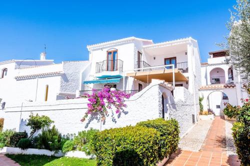 Villa Las violetas with 2 communal pools