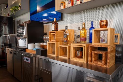 a kitchen with a counter with bottles of alcohol at Ibis Budget Guarulhos Aeroporto in Guarulhos
