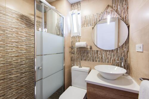 NEW 7th CORNER city center Apartment for groups