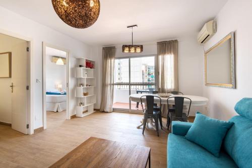 NEW 7th CORNER city center Apartment for groups