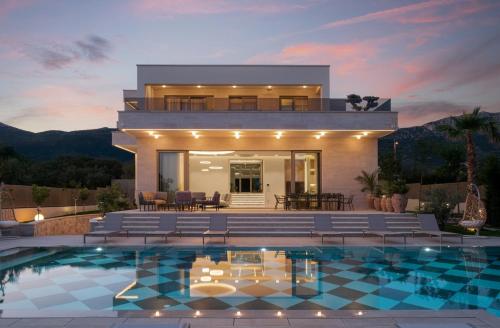 New! Villa A 56, 98m2 heated pool&spa, near Split