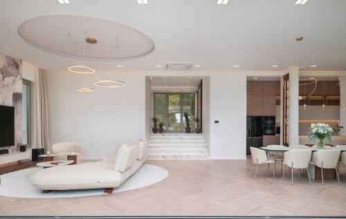 New! Villa A 56, 98m2 heated pool&spa, near Split