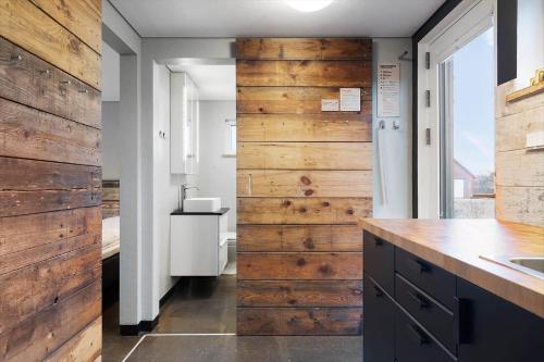 Køkken eller tekøkken på 801-Hvide-Sande-Ae-Gammel-Havn-21