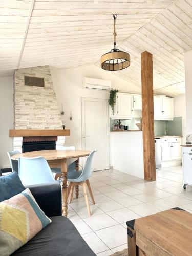 Maison La Luzala 2 bedrooms beach and port within walking distance