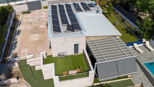 Bazén v ubytování Chalet de lujo para 8 con piscina y barbacoa nebo v jeho okolí