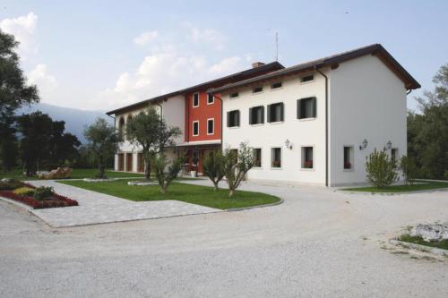 a white and red house with a driveway at Le Favole Agriturismo in Sacile