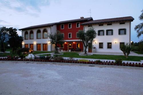 a large house with a driveway in front of it at Le Favole Agriturismo in Sacile