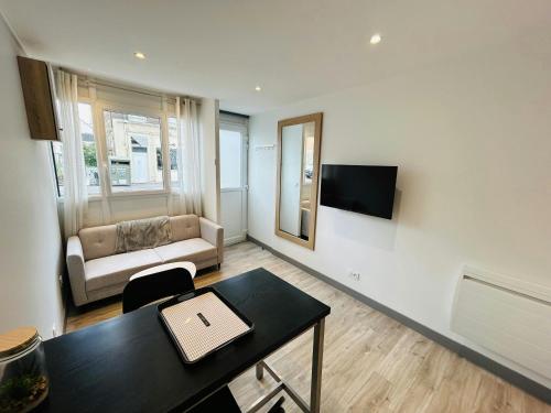 La Cour Barbatre Calme