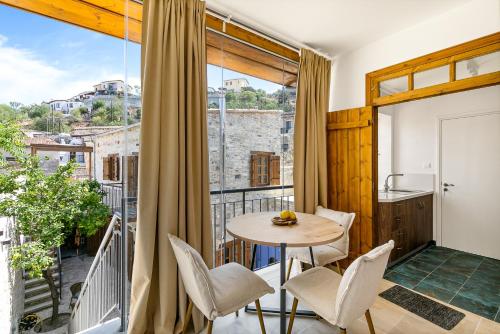 Μπαλκόνι ή βεράντα στο Kallistheni - Stylish Studio Apartments in Lefkara