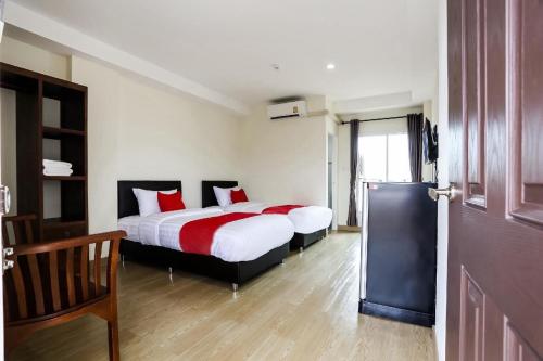 Una cama o camas en una habitación de Canary House Rachawong คานารี่ เฮ้าส์ ราชวงศ์