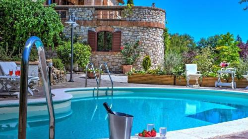 a swimming pool in front of a house at Villa Amorosa - Monte Castello di Vibio in Monte Castello di Vibio