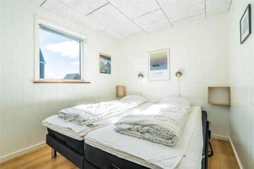 Postel nebo postele na pokoji v ubytování 800-Hvide-Sande-Ae-Gammel-Havn-30