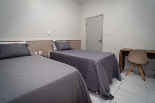 Кровать или кровати в номере Bandeirantes Hotel